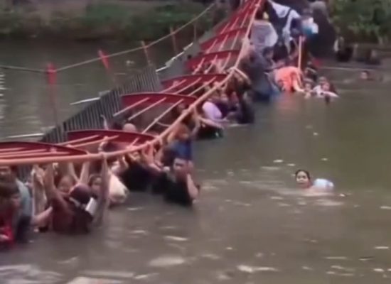 Jembatan Taman Hutan Kota Cadika Ambruk, Sejumlah Pengunjung Tercebur ke Danau