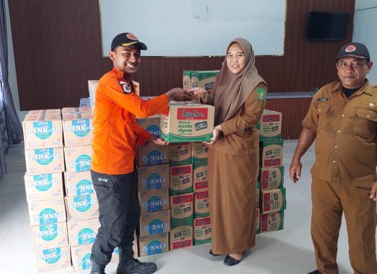 Pj Bupati Langkat Salurkan Bantuan untuk Warga Terdampak Banjir di Kecamatan Babalan dan Sei Lepan