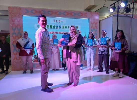 Dekranasda Sumut Juara I Pameran Nasional Gebyar Kreasi Nusantara dan Jogja ITTAF 2024