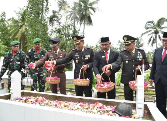 Kapolres Bireuen Pimpin Upacara Ziarah TMP, Peringatan Hari Pahlawan 2024