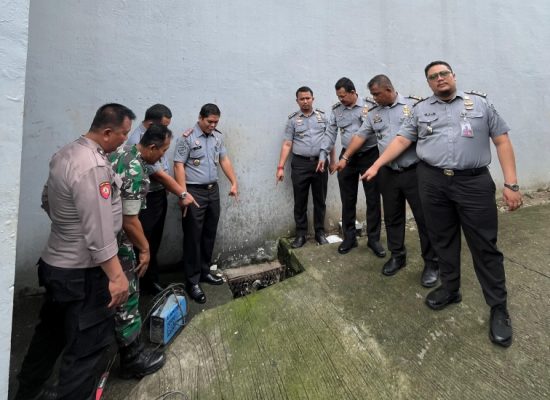 Cek Kondisi SarPras Keamanan, Karutan Kelas I Medan Lakukan Kontrol Area Brandgang