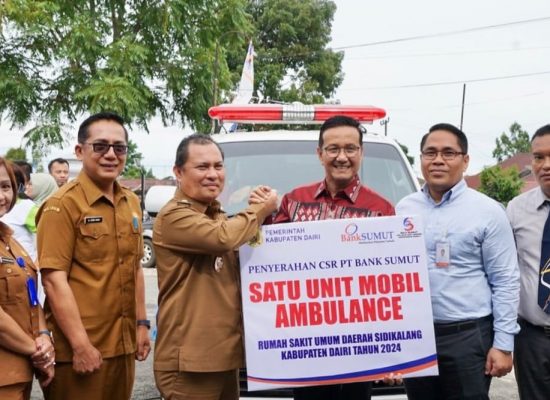 Bank Sumut Serahkan CSR Satu Unit Mobil Ambulans kepada RSUD Sidikalang