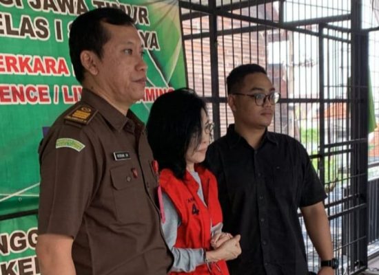Kejati Jatim Pindahkan Tersangka Suap Meirizka Widjaja Ibunda dari Ronald Tannur ke Kejagung