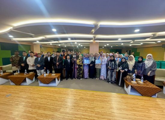 60 Wisudawan Fakultas Ilmu Sosial Sambung Rasa 2024