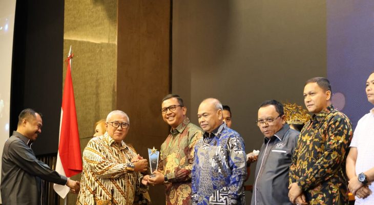 Raih Sahabat Pers Award, Pjs Bupati Toba: Pers Mitra Pemerintah dalam Membangun Kabupaten Toba