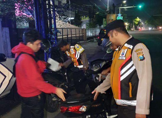 Polsek Rungkut Gelar Razia Stasioner Dalam Rangka Operasi Mantap Praja