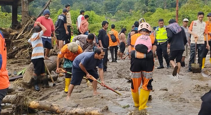Tanah Longsor Terjang Rumah Warga, 7 Orang Di Duga Tewas
