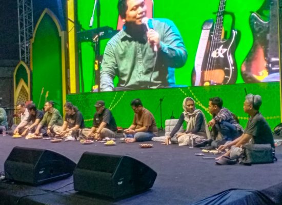 Diskusi Menarik Majelis Ilmu Bangbang Wetan di Stikosa AWS Menyoroti Kasus Guru dan Pendidikan di Keluarga