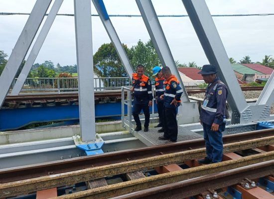 Dukung Pelestarian Lingkungan, KAI Sumut Ganti Bantalan Kayu dengan Sintetis