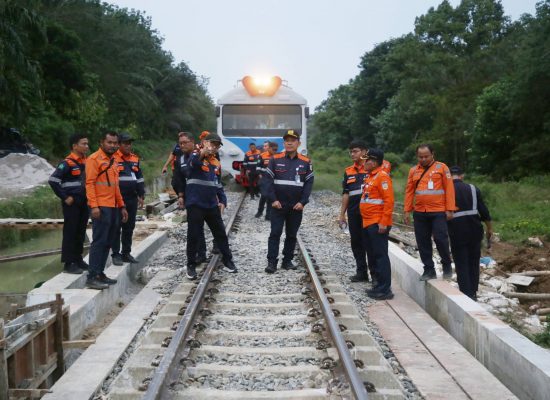 Antisipasi Musim Penghujan, Manajemen KAI Divre I Sumut Cek Lintas Medan-Rantauprapat