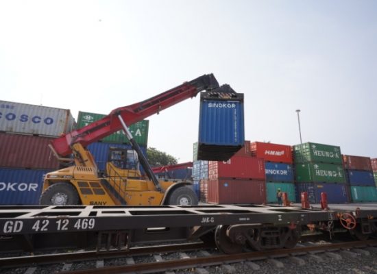 Meningkat 14%, KAI Logistik Layani Lebih Dari 1,8 Juta Ton Angkutan Peti Kemas Hingga Oktober 2024