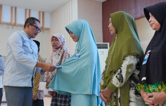 YBM PLN UID Sumut Berikan Penghargaan Untuk Guru Pahlawan Bangsa
