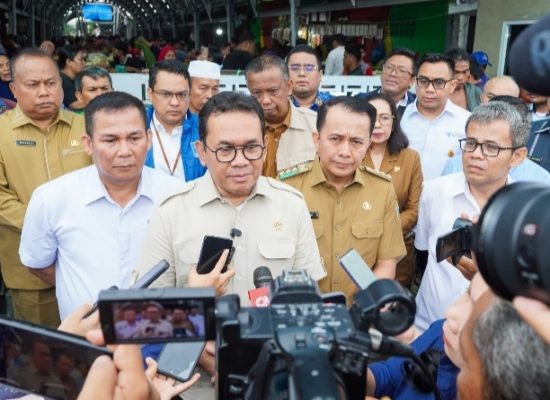 Pj Gubsu Dan Mendag ke Pasar Sukaramai, Pastikan Ketersediaan Harga Bahan Pokok Jelang Nataru Stabil