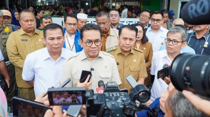 Pj Gubsu Dan Mendag ke Pasar Sukaramai, Pastikan Ketersediaan Harga Bahan Pokok Jelang Nataru Stabil