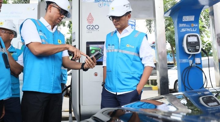 Wamen BUMN Cek Langsung Kesiapan SPKLU PLN Layani Kebutuhan Nataru
