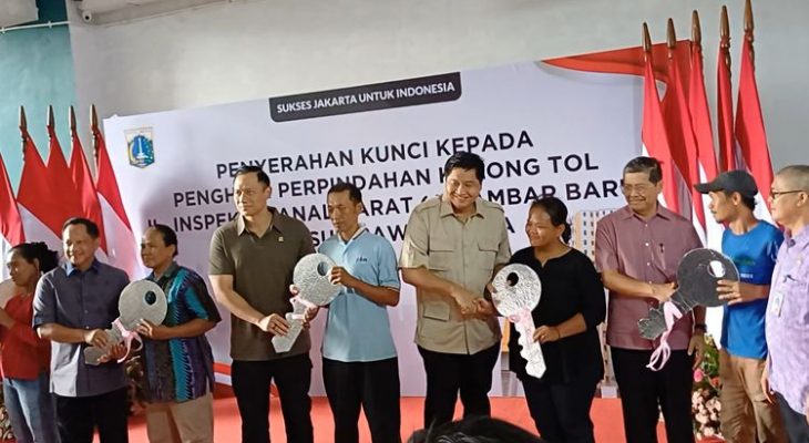 Menteri Maruara, AHY dan Tito karnavian Serahkan Kunci Rusunawa untuk Warga Kolong Jembatan