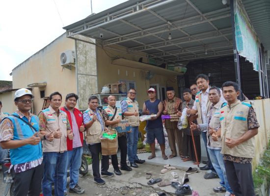 Pasca Banjir, YBM PLN dan PLN UID Sumut Salurkan Bantuan ke Posko Dapur Umum