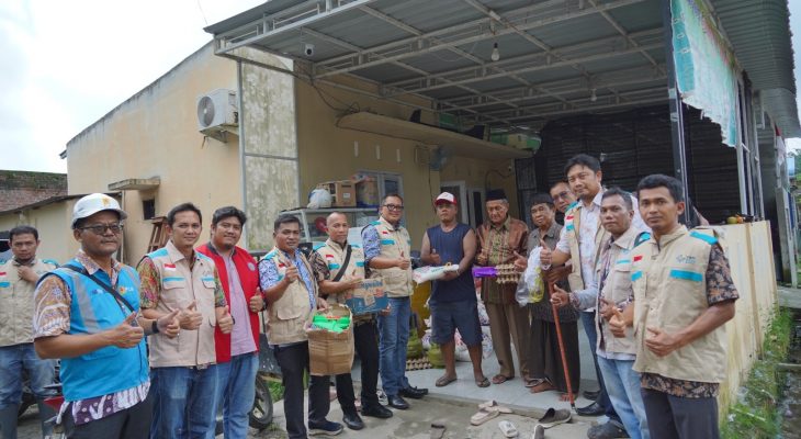 Pasca Banjir, YBM PLN dan PLN UID Sumut Salurkan Bantuan ke Posko Dapur Umum