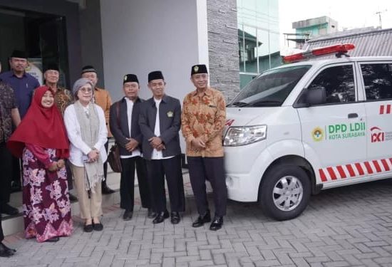 Anggota DPR RI Hibahkan Mobil Ambulans Untuk LDII Surabaya