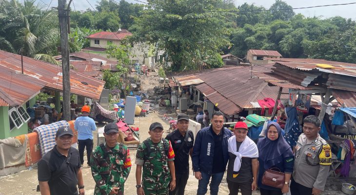 Anggota DPRD Sumut, Defri Noval Pasaribu Kunjungi Korban Banjir  di Kec Medan Johor