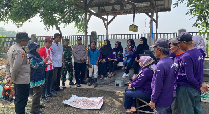Polisi Bersama Warga Desa Bakungtemenggungan Siapkan Lahan Produktif Wujudkan Ketahanan Pangan