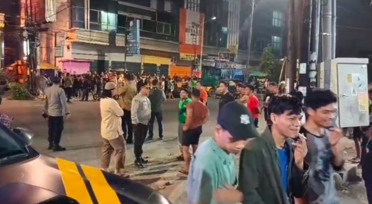 Bentrok Mahasiswa Unika Pecah di Jalan Setia Budi Ujung,Rumah Warga Mengalami Kerusakan