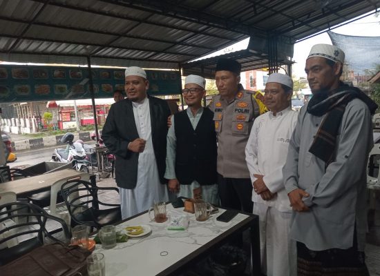 Safari Subuh Mesjid Al Asyi  Bireuen : Polres Ajak Jaga Keamanan Sementara Siswa Latja SPN Polda Aceh Lantunkan Dua Surat Al-Quran