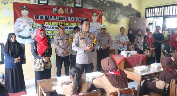 Polresta Sidoarjo Bagikan Makan Siang Bergizi untuk Pelajar TK dan SD