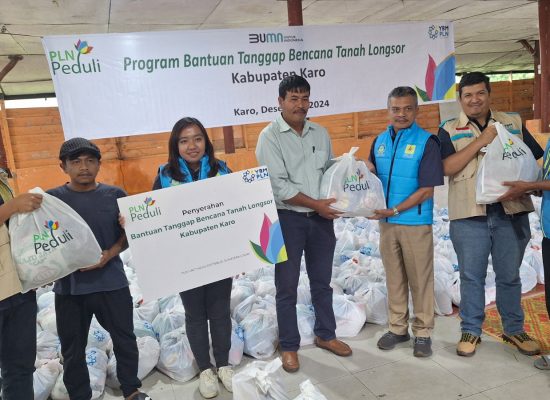Peduli Bencana, PLN UID Sumut Salurkan Bantuan dan Cek Kesehatan Warga Terdampak Longsor di Karo
