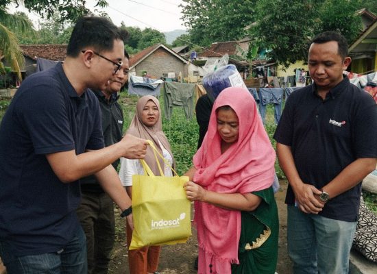 Tanggap Darurat Bencana Alam di Sukabumi, Indosat Ooredoo Hutchison Turun Tangan Salurkan Bantuan Kemanusiaan