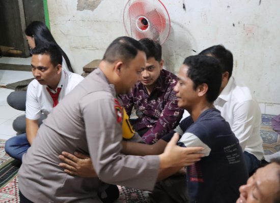 Wakapolrestabes Medan Kunjungi Orangtua Tiga Abang Adik Korban Penikaman Tetangga