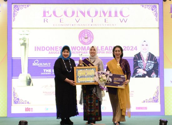 Direktur Keuangan dan TI Bank Sumut Arieta Aryanti Raih Penghargaan Indonesia Woman Leader 2024