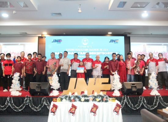 JNE Sambut Natal 2024 dengan Melesat Antar Kebahagiaan yang Penuh Cinta dan Kasih