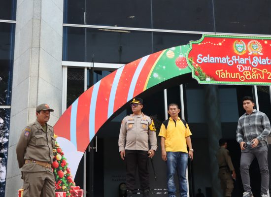 Kapolrestabes Medan Turun Langsung Pantau Demo Tolak Kenaikan PPN 12 Persen  di Gedung DPRD Sumut