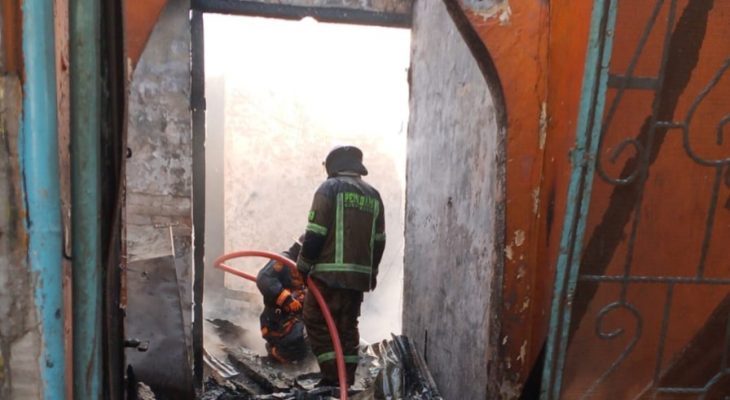 Belasan Nnit Rumah Terbakar di Jalan Kemiri I, Kelurahan Sudirejo II Medan