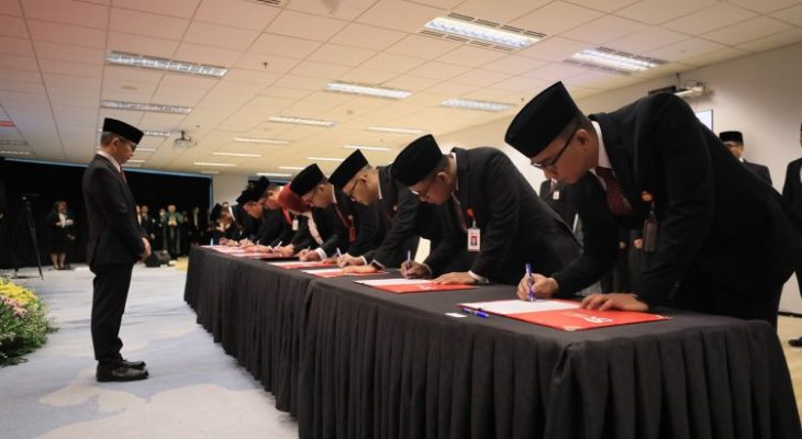 OJK Lantik Pimpinan Baru Satuan Kerja Kantor Pusat Dan Kepala OJK Daerah