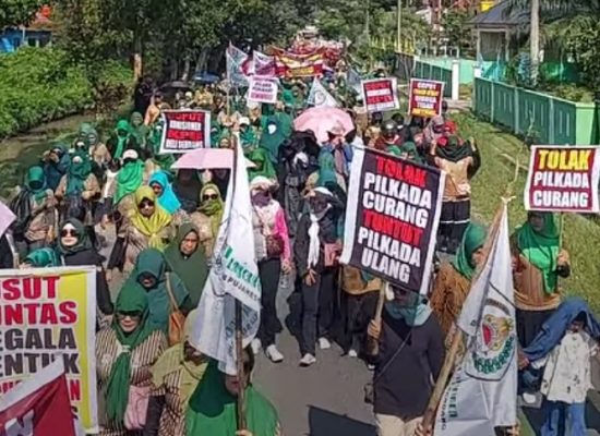 Tuntut PSU Dan PSL Pilkada 2024, Ribuan Massa ARM Demo KPU dan Bawaslu Deli Serdang