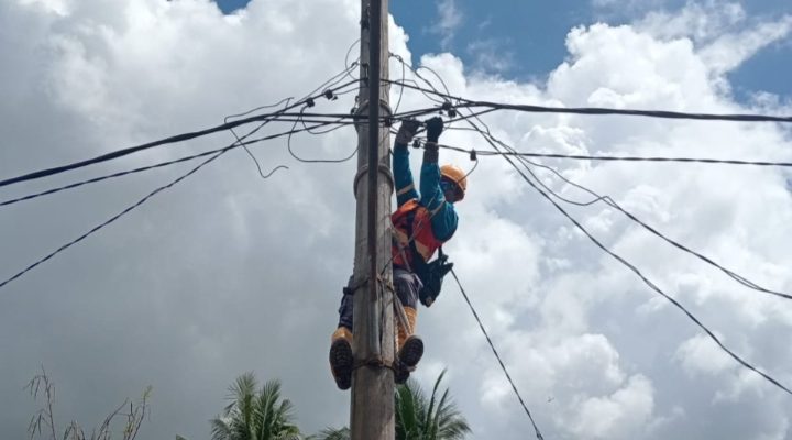 Gerak Cepat, PLN UID Sumut bersama Srikandi dan YBM PLN salurkan bantuan dan pulihkan kelistrikan pasca banjir bandang Tano Tombangan Angkola