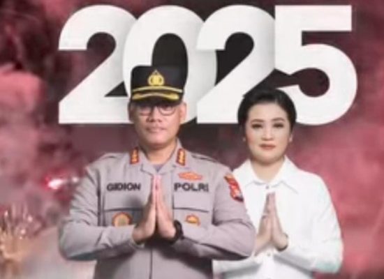 Kapolrestabes Kombes Gidion Arif dan Ketua Bhayangkari Kota Medan Ucapkan Selamat Tahun Baru 2025