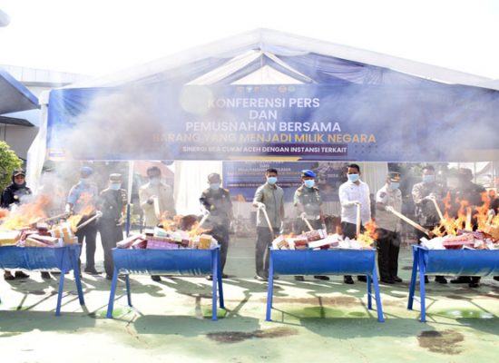 Dukung Asta Cita: Bea Cukai Aceh Musnahkan Barang Ilegal