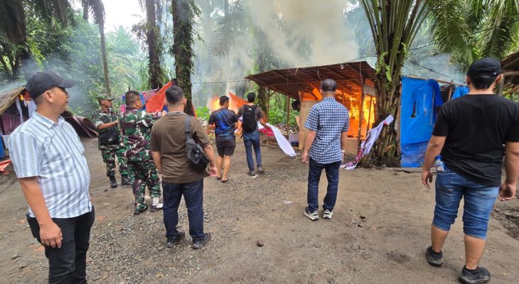 TNI-Polri Kembali Ratakan Gubuk Narkoba dan Judi di Binjai