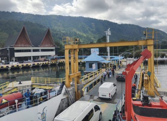 Penyeberangan Danau Toba Jadi Favorit Selama Libur Nataru, Puluhan Ribu Penumpang Memadati Kapal