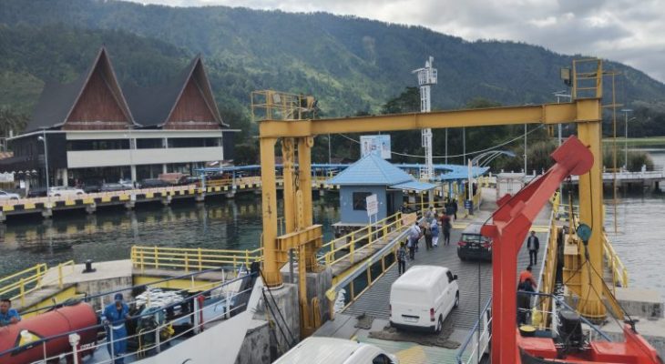 Penyeberangan Danau Toba Jadi Favorit Selama Libur Nataru, Puluhan Ribu Penumpang Memadati Kapal