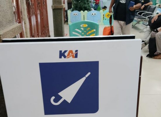 Musim Penghujan Masih Berlangsung, KAI Divre I Sumut Sediakan Pengering Payung Bagi Penumpang KA