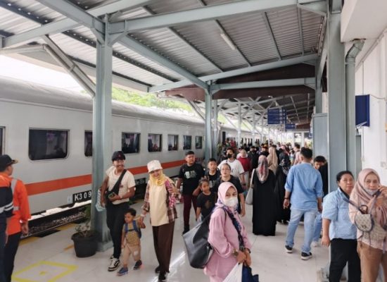 Kereta Api Jadi Pilihan Favorit, Penumpang Naik 31% Selama Libur Nataru di Sumut