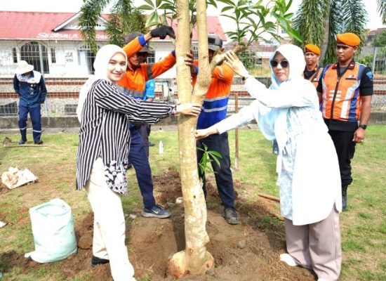 Peringati Hari Gerakan Satu Juta Pohon, Divre I Sumut Tanam 66 Pohon di Sekitar Stasiun