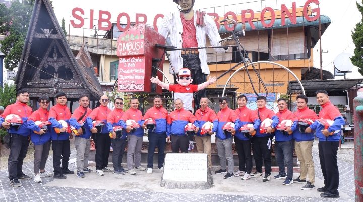 Kurir SATSET JNE Siap Mengantarkan Kebahagiaan dengan Tampilan Baru