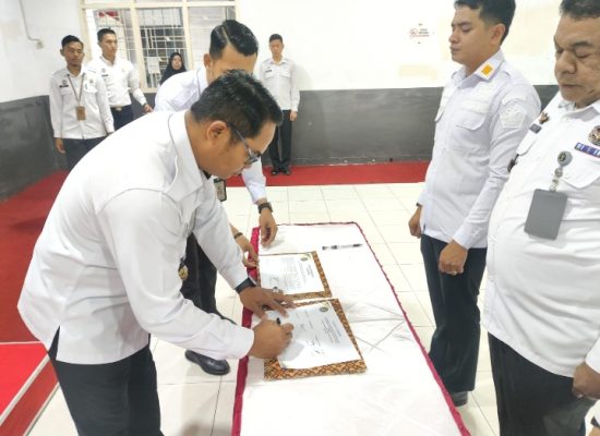 Lapas Kelas IIB Kualasimpang Lakukan Penandatanganan Pakta Integritas Dan Komitmen Bersama Pembangunan ZI Menuju WBK/WBBM 2025
