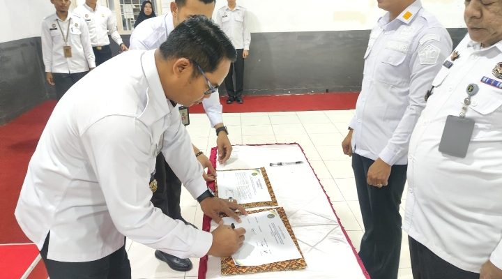 Lapas Kelas IIB Kualasimpang Lakukan Penandatanganan Pakta Integritas Dan Komitmen Bersama Pembangunan ZI Menuju WBK/WBBM 2025