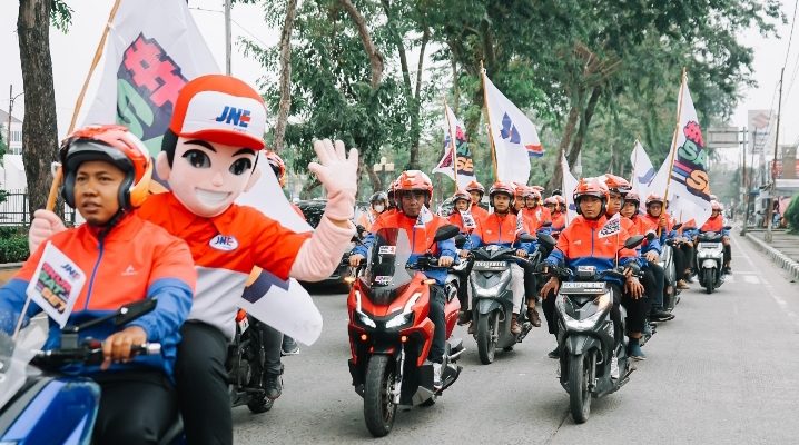 Konvoi Kota Medan, Kurir JNE Siap Layanani Pengantaran dengan Tampilan Baru